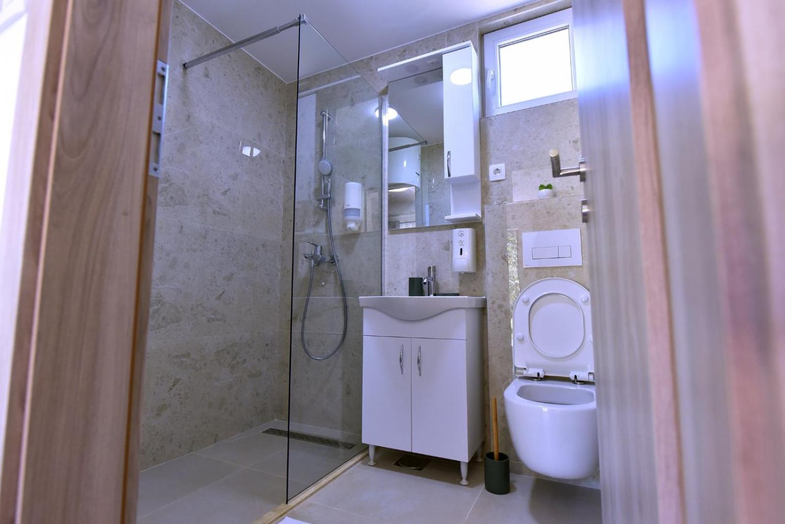 Airport Apartments Tri Hrasta ポドゴリツァ エクステリア 写真
